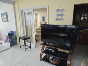 Apartment Eigentumswohnung am Strand mit privatem Jacuzzi und Pool by Interhome