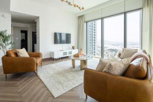 Frank Porter - Downtown Views II Tower 1