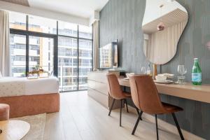 Frank Porter - Riviera 27