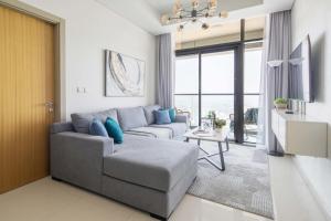 Frank Porter - Aykon City Tower C