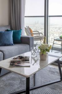 Frank Porter - Aykon City Tower C