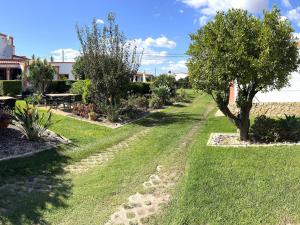 Apartment Casa da Horta CH14- Wohnung mit einem Schlafzimmer- Garten by Interhome