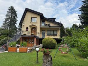 Holiday Home Ferienvilla mit Garten- Grill und Terrasse by Interhome