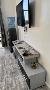 Lilian 1 Bedroom Apartment with High Speed WiFi and AC