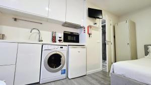 Minimalist Studio in Central Lisbon