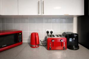 Stunning four bedroom house close to Excel, O2 & Central London with free parking