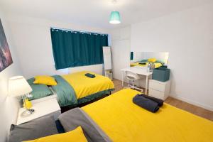 Stunning four bedroom house close to Excel, O2 & Central London with free parking