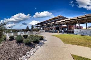 Scenic Tiny Home Retreat with Resort Amenities Near Fredericksburg, TX