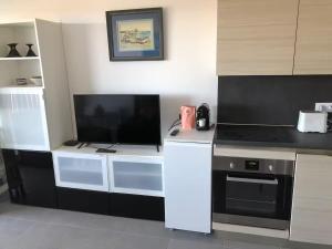 T2 à Hyères, à 50m de la mer avec piscine