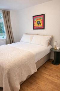 Spacious apartment in Leigh woods