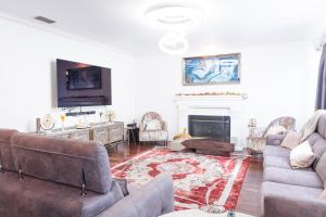 Luxury Family Oasis w Pool & Gazebos