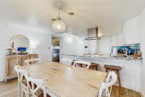 Pinnacle Port C2-702 - Seas The Day