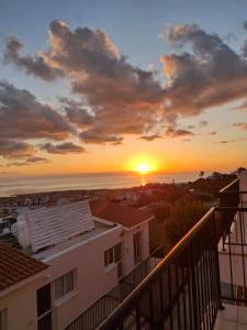 ATLANTIS Penthouse Apartment with Jacuzzi plus Pool and Sea Views
