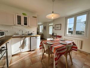 Maison typique proche plage de Kerleven et golf, calme, jardin reposant, services de conciergerie - FR-1-481-165