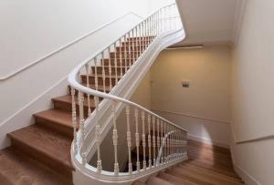 Hostee - Sublime 2BR Apt on Restauradores Sq