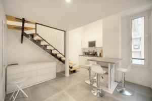 FRGK "24 AOUT 1 Mezzanine Bedroom Apartment Center Antibes AC WIFI HIGH SPEED "