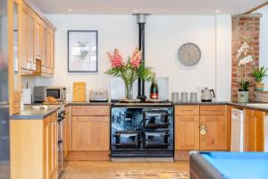 4 Bed in Cawton oc-t32408