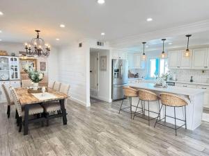 Peace of Paradise - Heated Pool, Spa & Fireplace