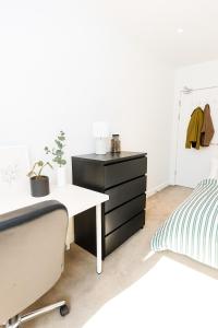 Budget central 2-bed flat in Elephant & Castle
