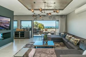 Oasis on Joubert - Family-Friendly Villa, Pool, Gorgeous Views