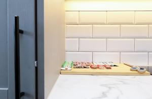 The Albert Hall Residence – Modern 1BR with King Bed