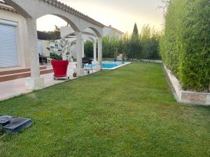 Villa provençale proche dAvignon