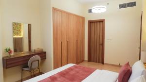 Stunning 2BR Canal View & Burj Khalifa 3