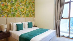 Stunning 2BR Canal View & Burj Khalifa 3