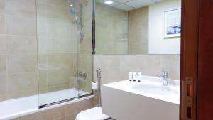 Stunning 2BR Canal View & Burj Khalifa 3