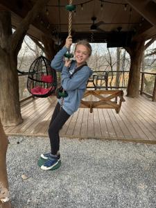 "The 19th Hole" Luxury Treehouse w Golf Views & Private 20ft Slide - 10 Miles from Dollywood
