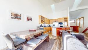 Snowcreek V #777 condo