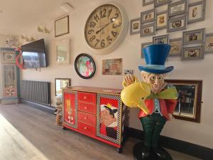 Hatters Holidays - Your Wonderland Escape