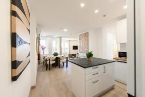 ABR1710B - Amplio piso de Lujo 2 dormitorios, ambos con terraza y 2 baños - Alquiler temporal