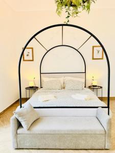 Sunrise Sea-View Artpartment with 3 Balconies