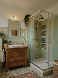 Vila Brau in Camins Al Grau, Valencia for 12 guests