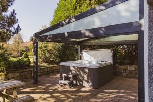 La Charbonnière, grand gîte haut-de-gamme avec jacuzzi et sauna