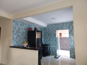 Casa espaçosa em Jauá com piscina, Wi-Fi e lazer completo