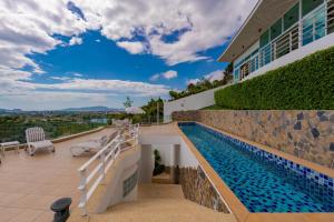 Villa Neptune Phuket - Luxury 6BR with Private Pool, Chalong