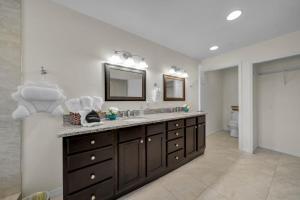 Luxury Waterfront-Pool Home, Slide, Hot Tub, Gulf Access