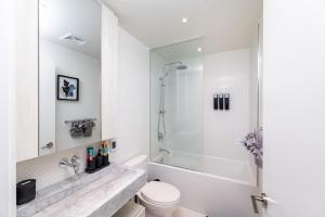 Stylish Yorkville Condo Sleeps 3 Prime Location