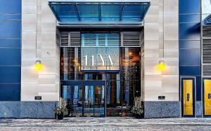 Stylish Yorkville Condo Sleeps 3 Prime Location