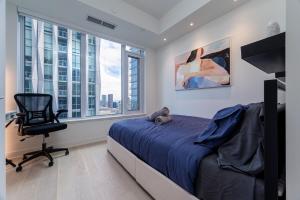 Stylish Yorkville Condo Sleeps 3 Prime Location