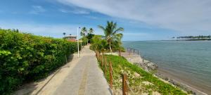 Barra de Jacuípe a 50 metros do Rio e Mar