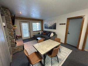 The Meadows- Charming 1BD2BA Ski Condo