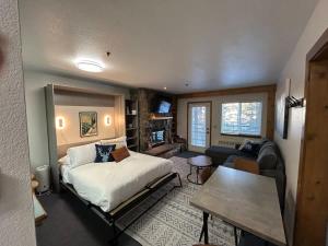 The Meadows- Charming 1BD2BA Ski Condo