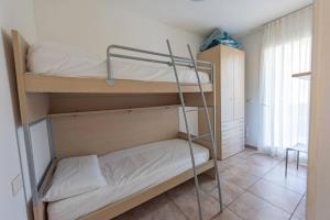 Homely flat with private garden and common pool