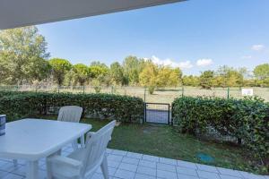 Homely flat with private garden and common pool