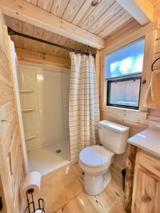 Cozy Coastal Cabin 1