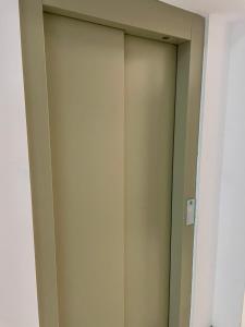 CRIS AND Rafael studio1