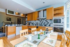 Escowbeck House - Staycation - HotTub - Sleeps 8